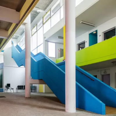 Lycée Le Corbusier, Lons-le-Saunier (39) / 1988 arch. Jean Dubus <br>Vue intérieure Hall / photo caue39 02/2017