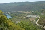 Belvédère de Lect sur Vouglans et la rivière d'Ain - Vue sur la rivière d'Ain en aval du barrage de Vouglans