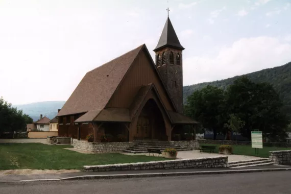 Eglise Saint-Georges à Lavancia-Epercy (39) - 1952 entreprise Chalos et Fils - Vue d'ensemble extérieure, photo caue39 09 1999
