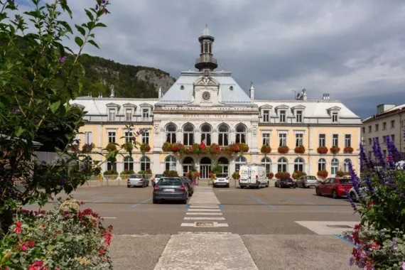 Hôtel de Ville Morez Hauts de Bienne (39)  - Vue Façade Sud Est - T. Bonnat photo 2021 09/CAUE