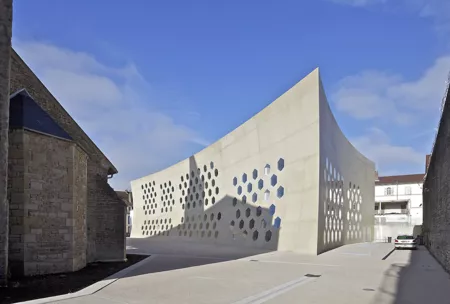Centre culturel communautaire des Cordeliers. Du Besset / Lyon architectes Lons le Saunier 39
